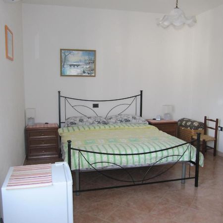 Bed and Breakfast Il Portico Uras Exterior foto