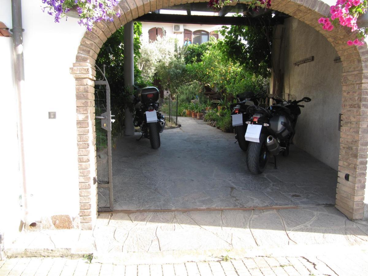 Bed and Breakfast Il Portico Uras Exterior foto