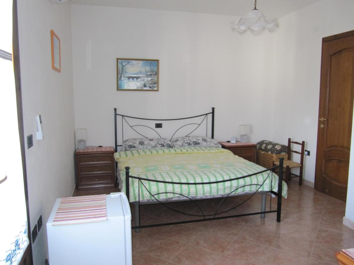 Bed and Breakfast Il Portico Uras Exterior foto