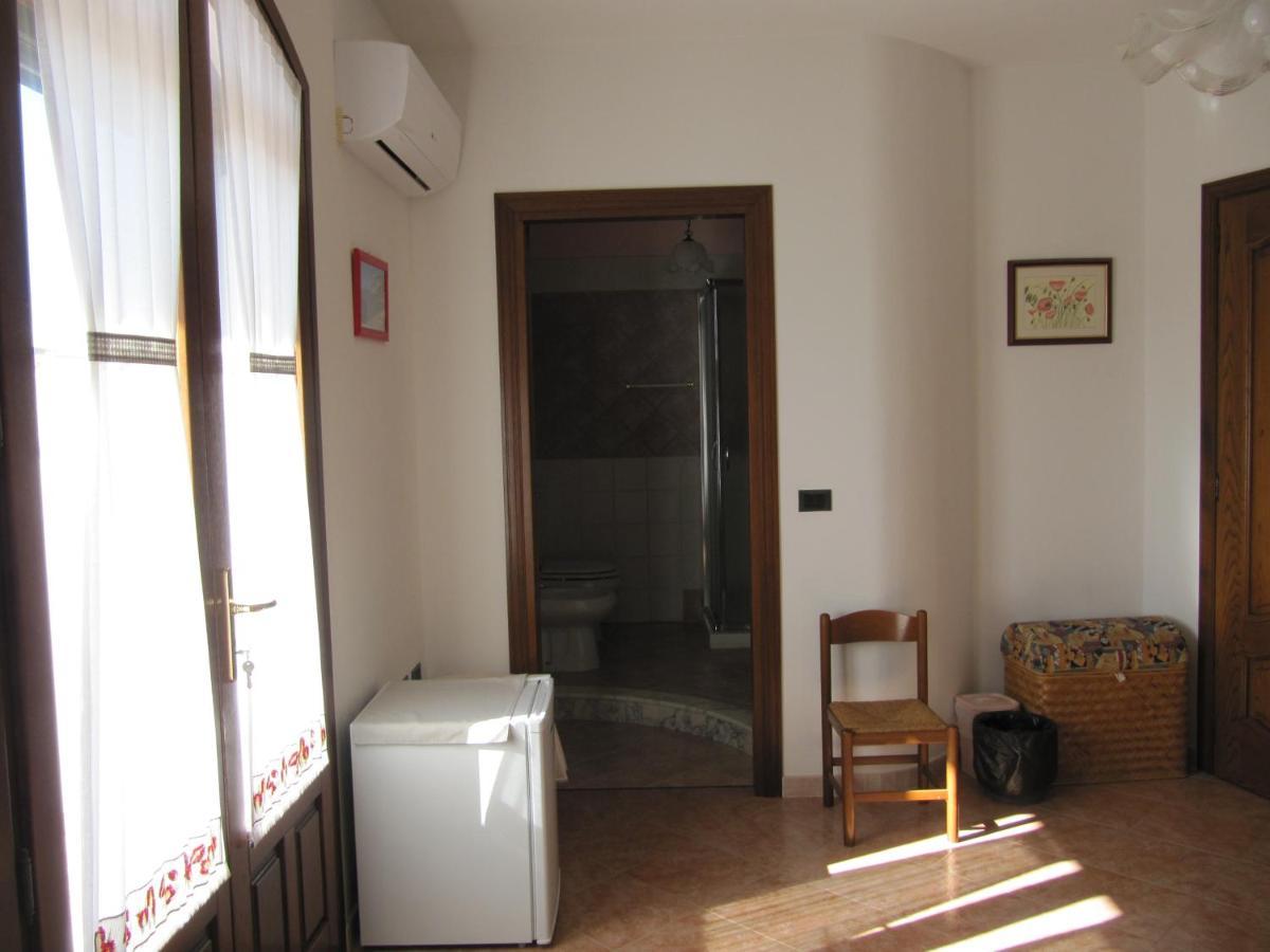 Bed and Breakfast Il Portico Uras Exterior foto